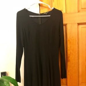 Basic long-sleeved black dress